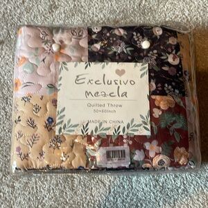 Exclusivo Meacla quilted throw 50 x 60”